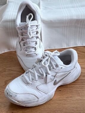 Nike Youth Court Lite 2 Tennis Shoes (5Y)